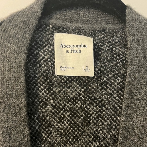 Abercrombie & Fitch Gray Leopard Print Cardigan Sweater Size S - Picture 3 of 5